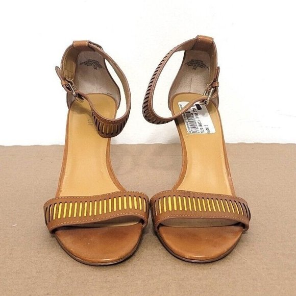 Nine West Tan Heels with Gold Accents - Picture 3 of 11